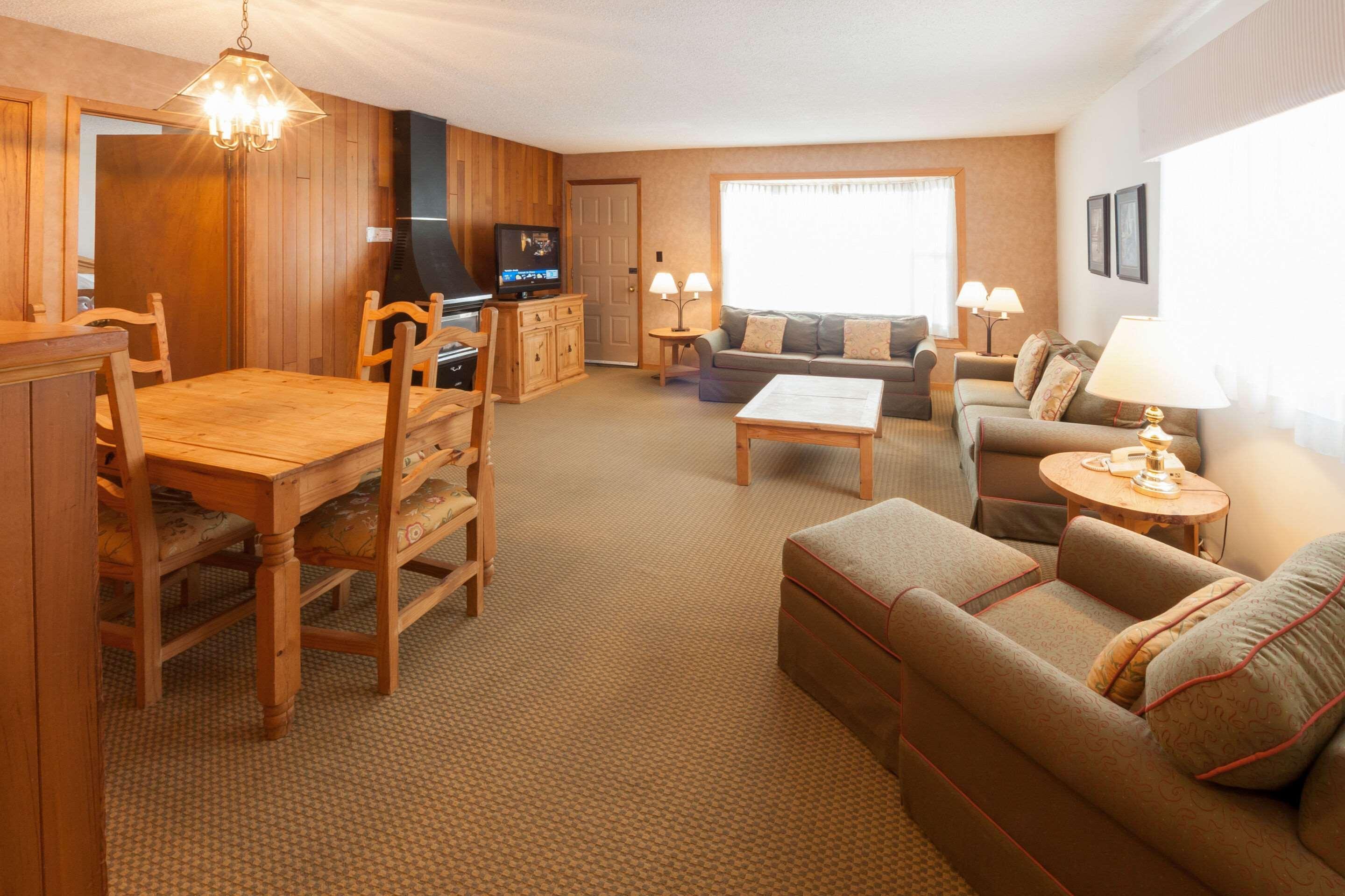 Pinestone Resort, Conference Centre, Spa & Golf Course Haliburton Ngoại thất bức ảnh