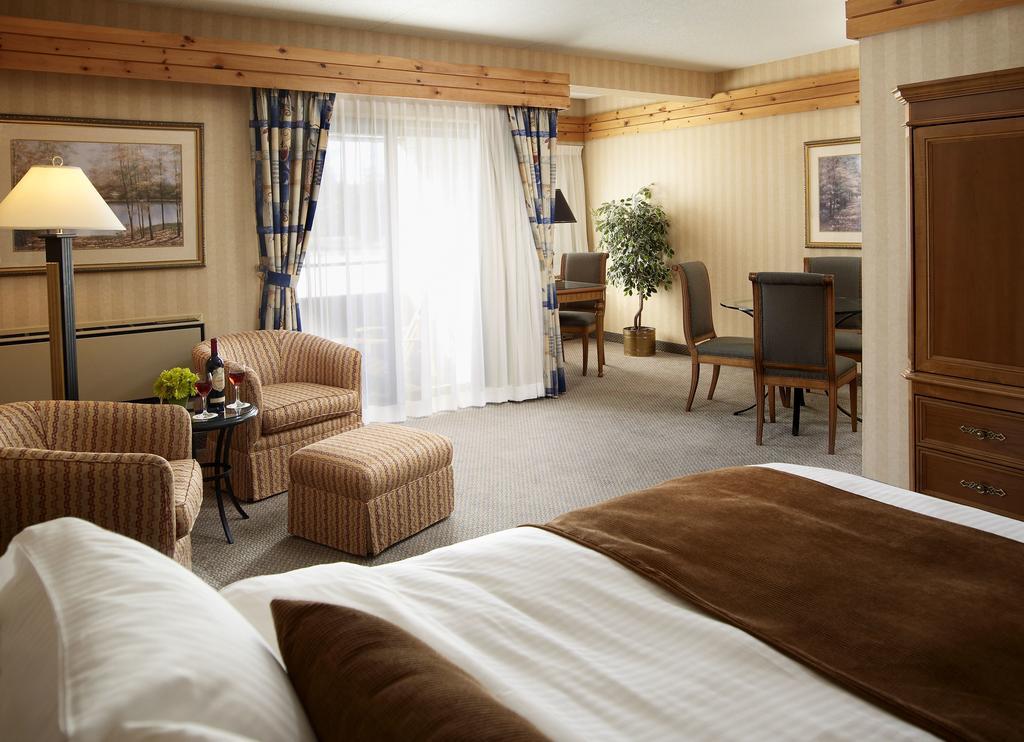 Pinestone Resort, Conference Centre, Spa & Golf Course Haliburton Ngoại thất bức ảnh